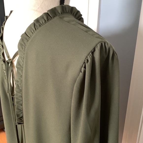 🌷LOFT RUFFLE TRIM BLOUSE🌷 - Picture 4 of 6